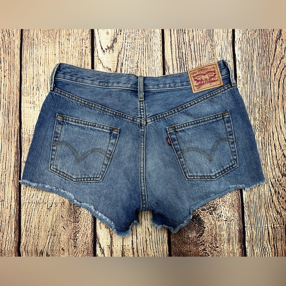 Levi’s 501 Button Fly Mid-Rise Jean Shorts 29